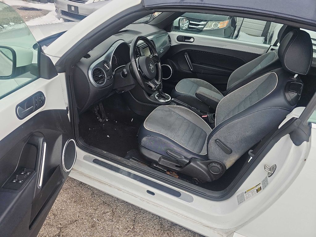 2016 Volkswagen Beetle Image 31