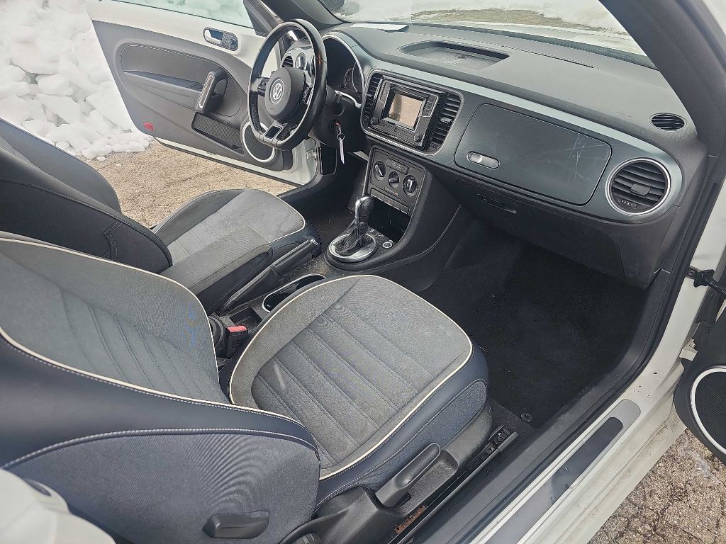 2016 Volkswagen Beetle Image 32