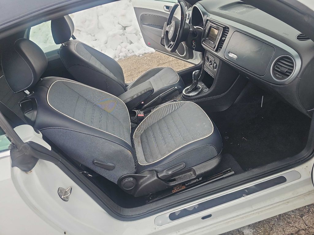 2016 Volkswagen Beetle Image 33