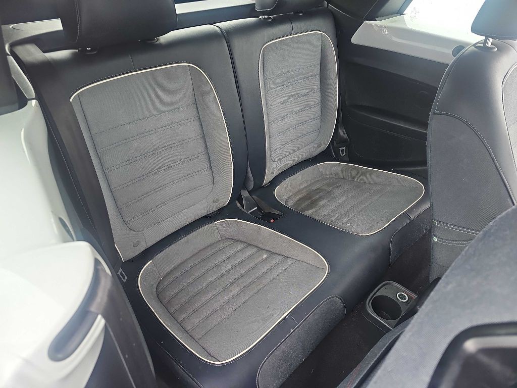 2016 Volkswagen Beetle Image 34