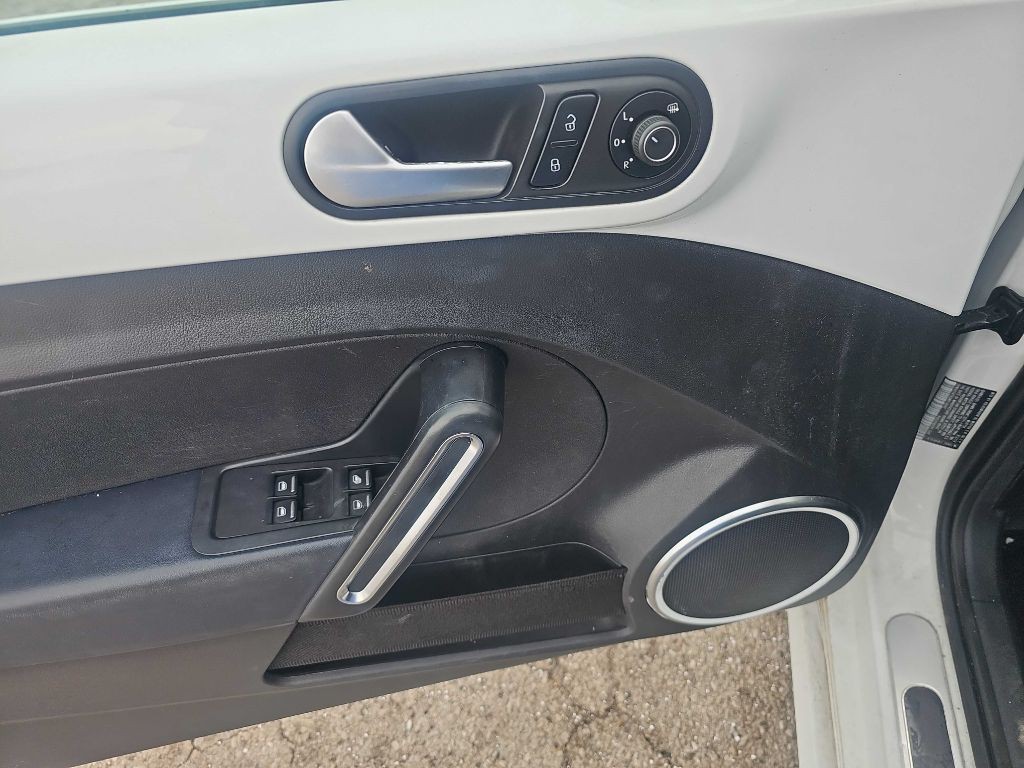 2016 Volkswagen Beetle Image 37