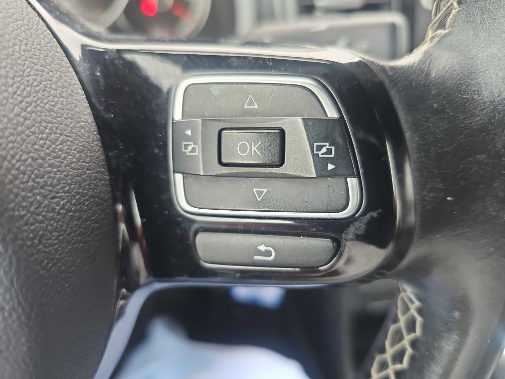 2016 Volkswagen Beetle Image 40