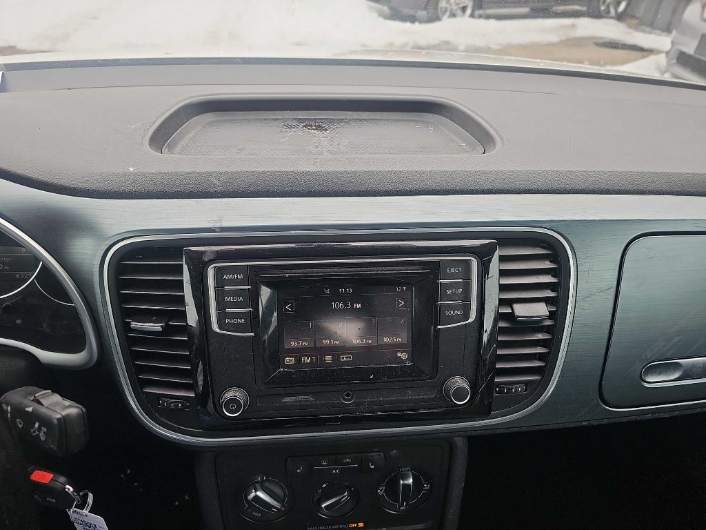 2016 Volkswagen Beetle Image 44