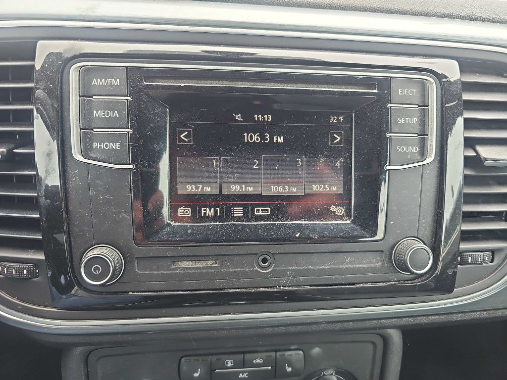 2016 Volkswagen Beetle Image 45