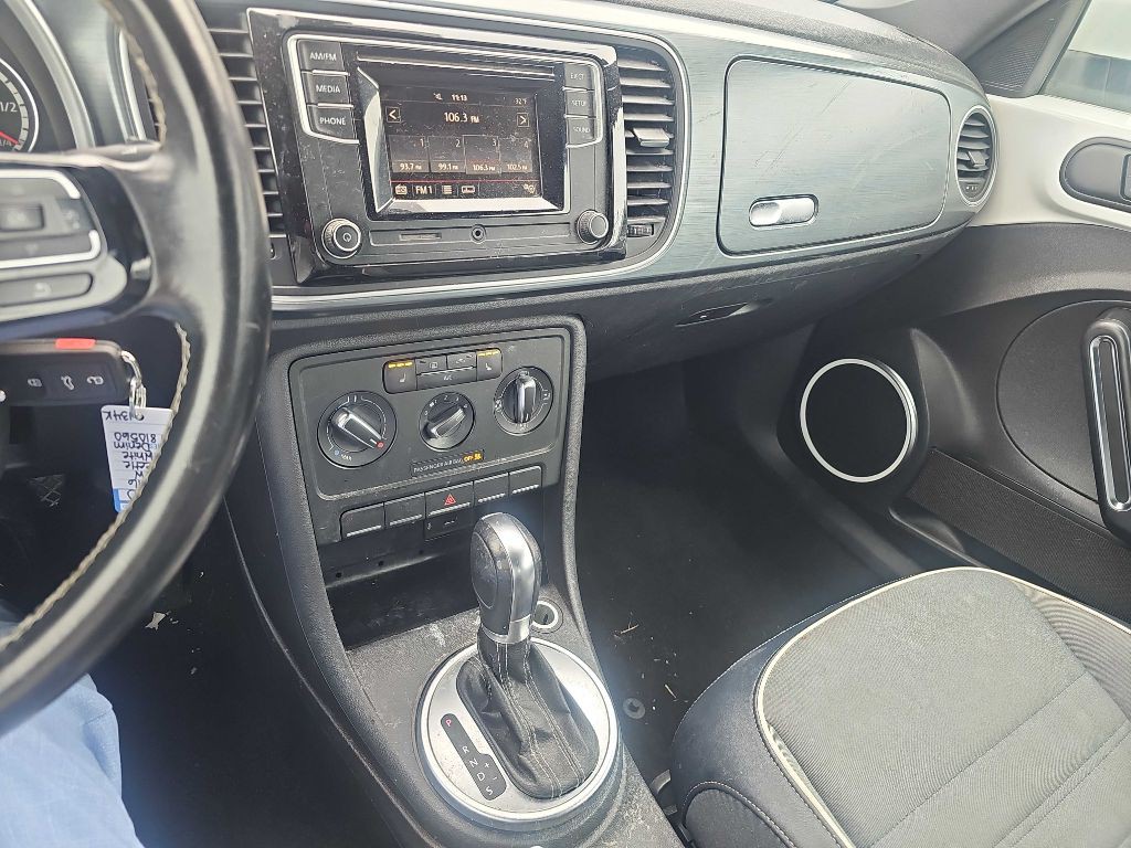 2016 Volkswagen Beetle Image 46