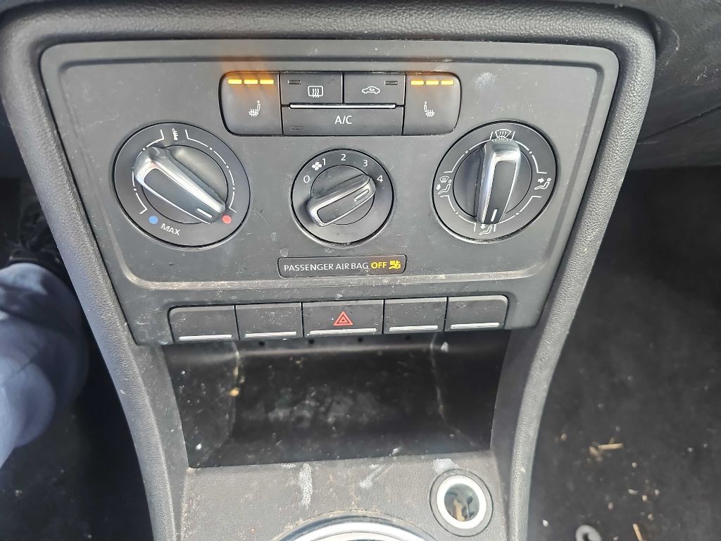 2016 Volkswagen Beetle Image 47