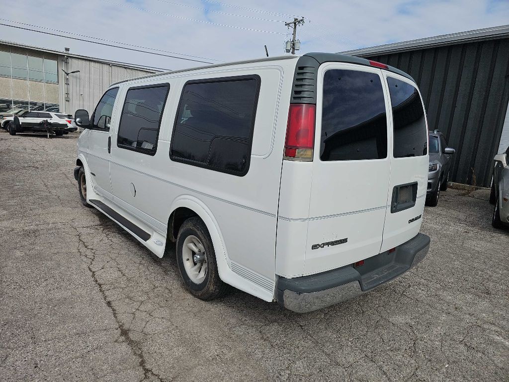 2001 Chevrolet Express Image 4
