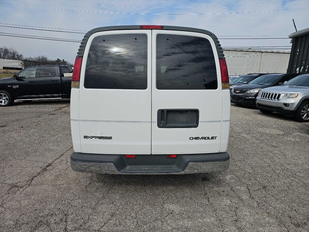 2001 Chevrolet Express Image 7