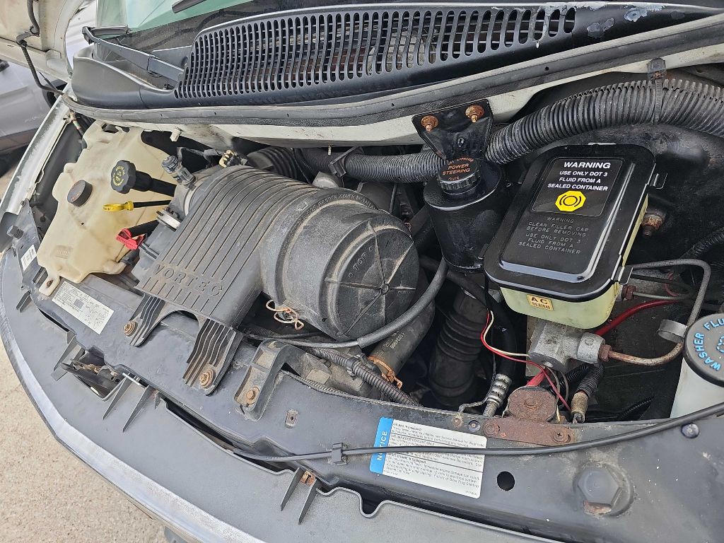 2001 Chevrolet Express Image 13