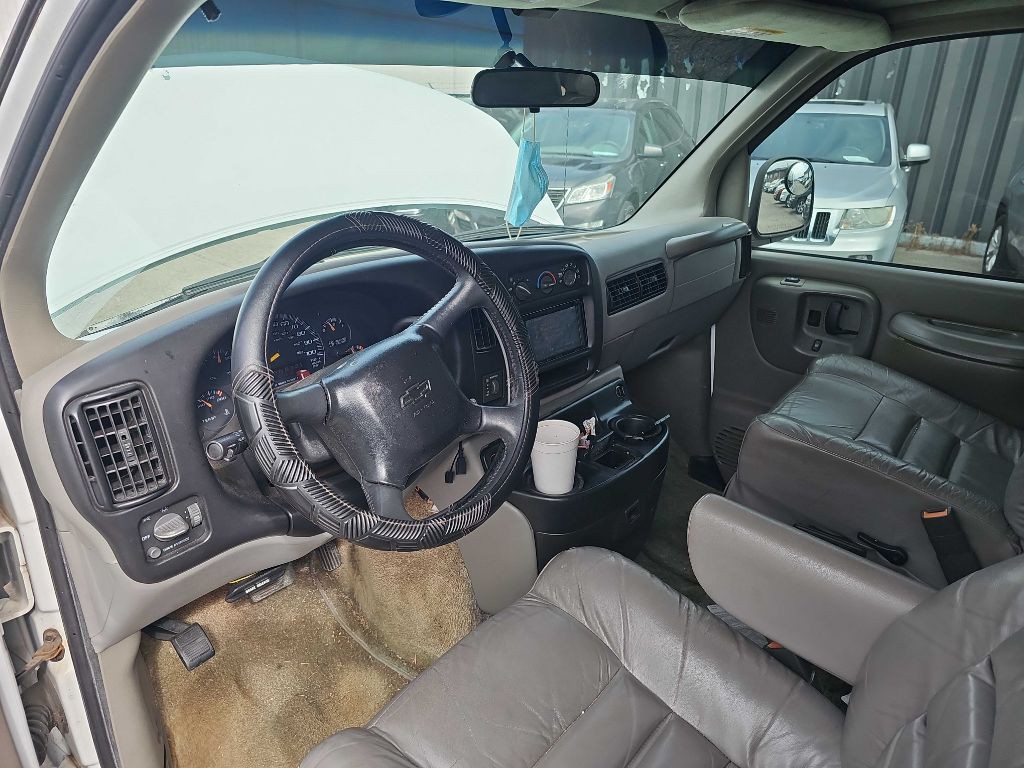 2001 Chevrolet Express Image 16