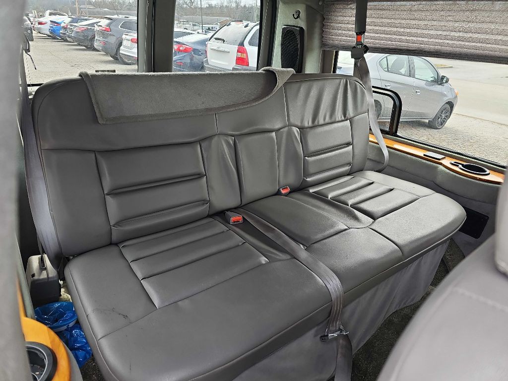 2001 Chevrolet Express Image 20