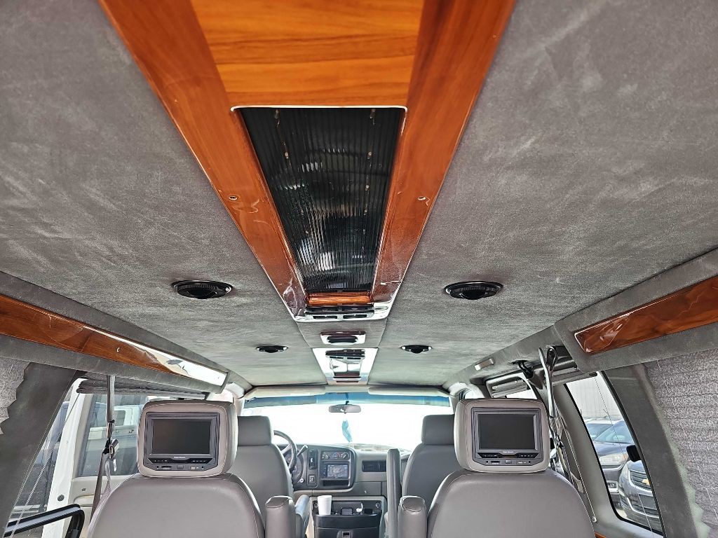 2001 Chevrolet Express Image 22