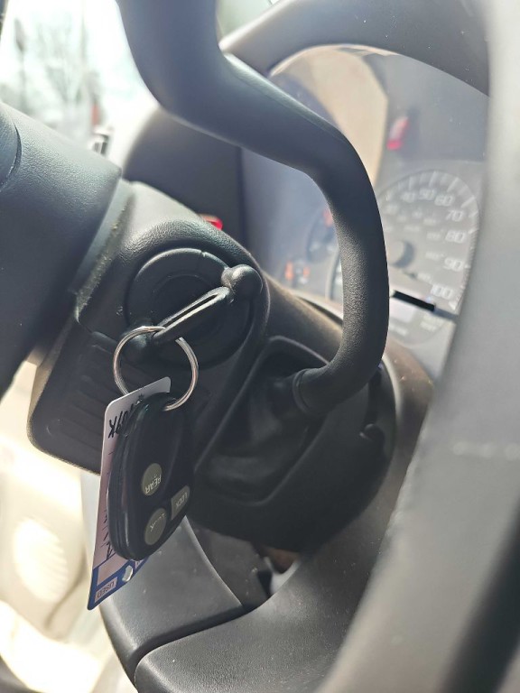 2001 Chevrolet Express Image 31