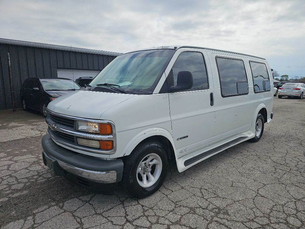 2001 Chevrolet Express Image 1