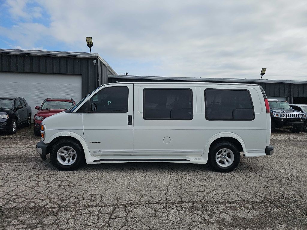 2001 Chevrolet Express Image 4