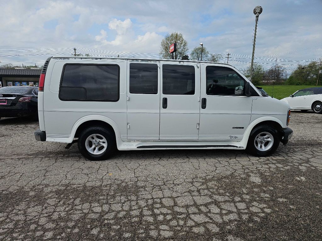 2001 Chevrolet Express Image 5