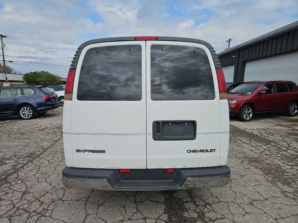 2001 Chevrolet Express Image 8