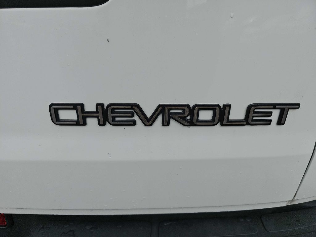 2001 Chevrolet Express Image 12