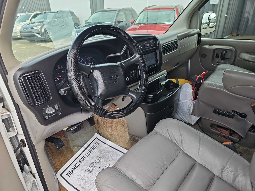2001 Chevrolet Express Image 23