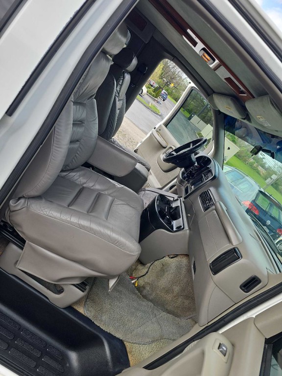 2001 Chevrolet Express Image 25