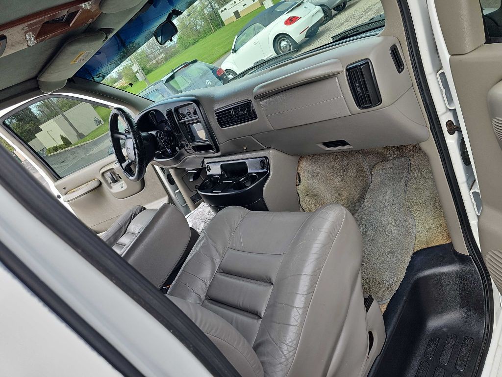 2001 Chevrolet Express Image 26