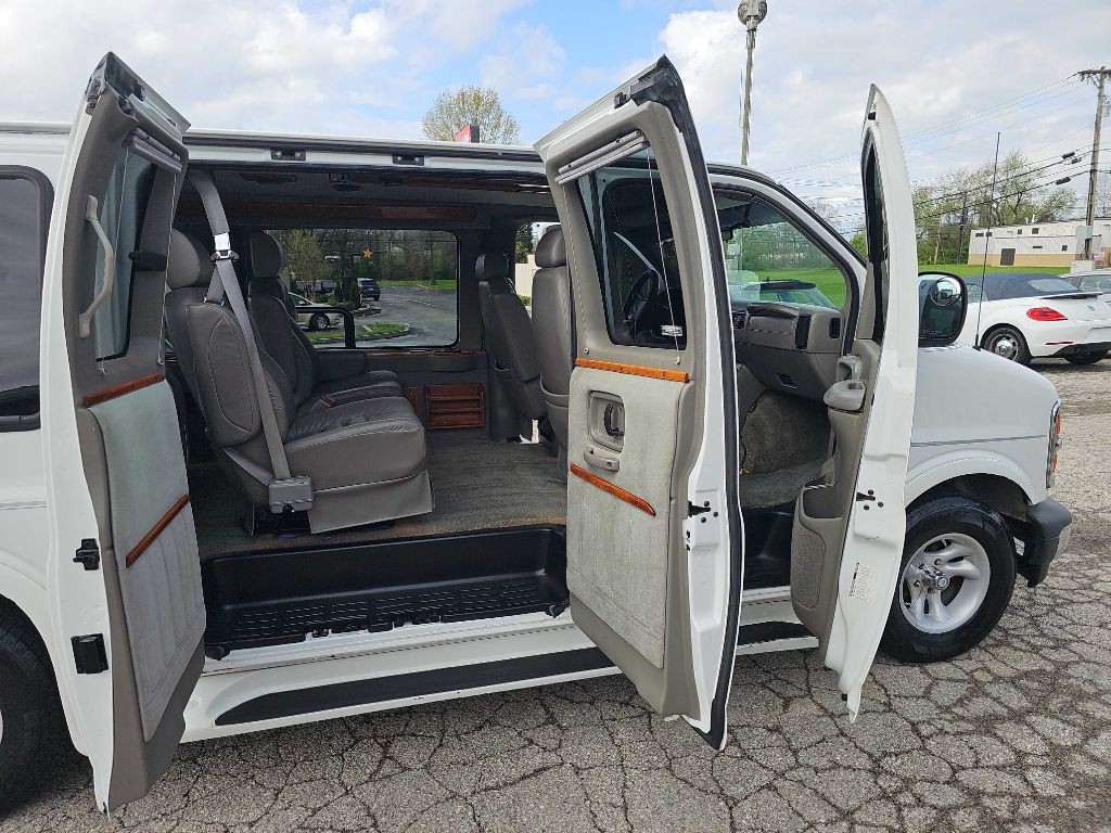 2001 Chevrolet Express Image 27
