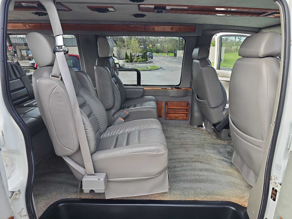 2001 Chevrolet Express Image 29