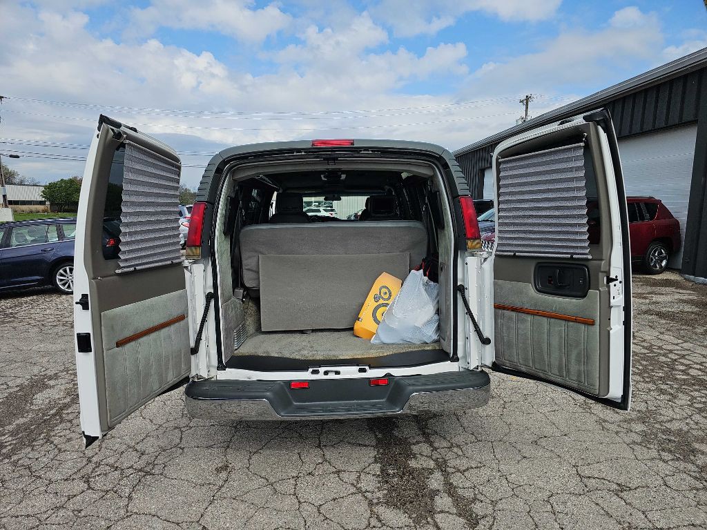 2001 Chevrolet Express Image 34