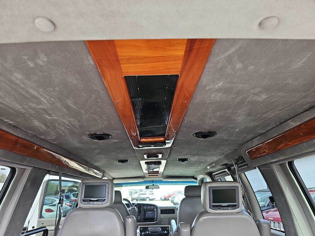 2001 Chevrolet Express Image 35