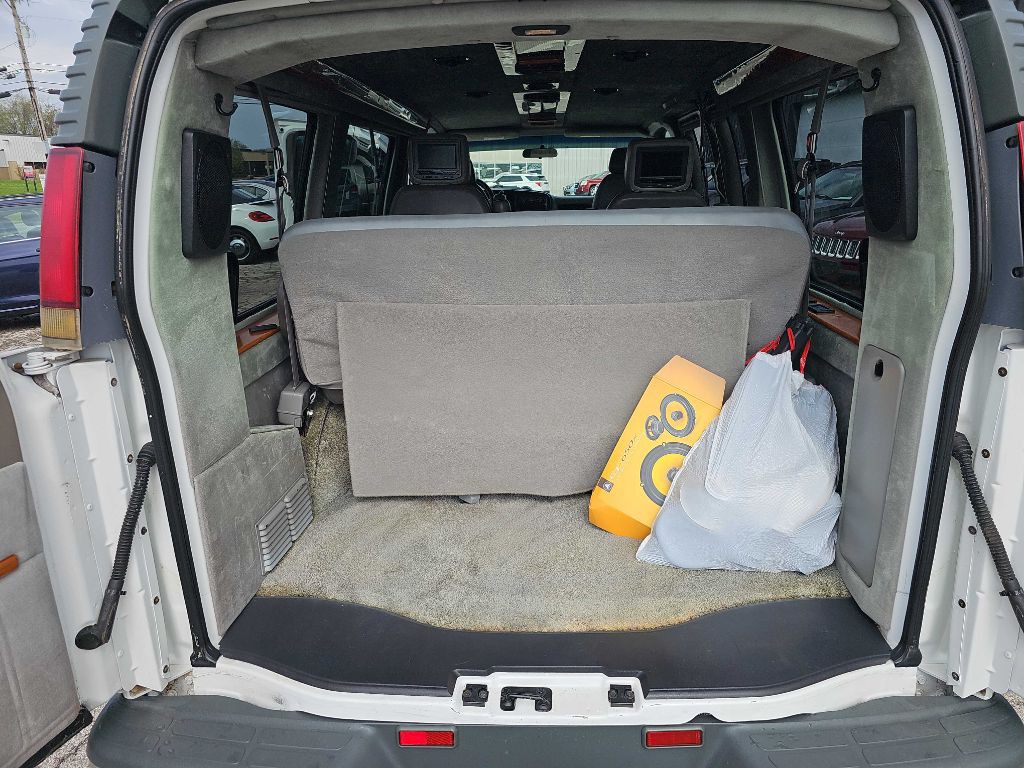 2001 Chevrolet Express Image 36