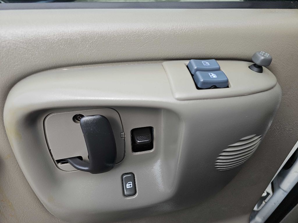 2001 Chevrolet Express Image 37