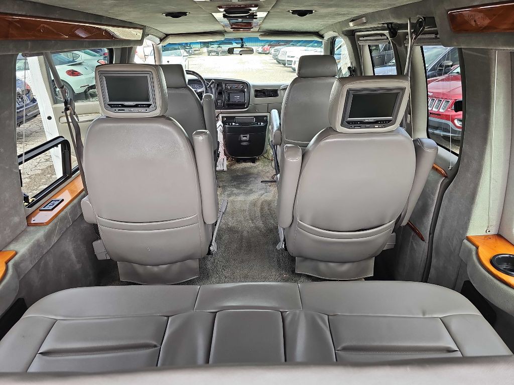 2001 Chevrolet Express Image 38
