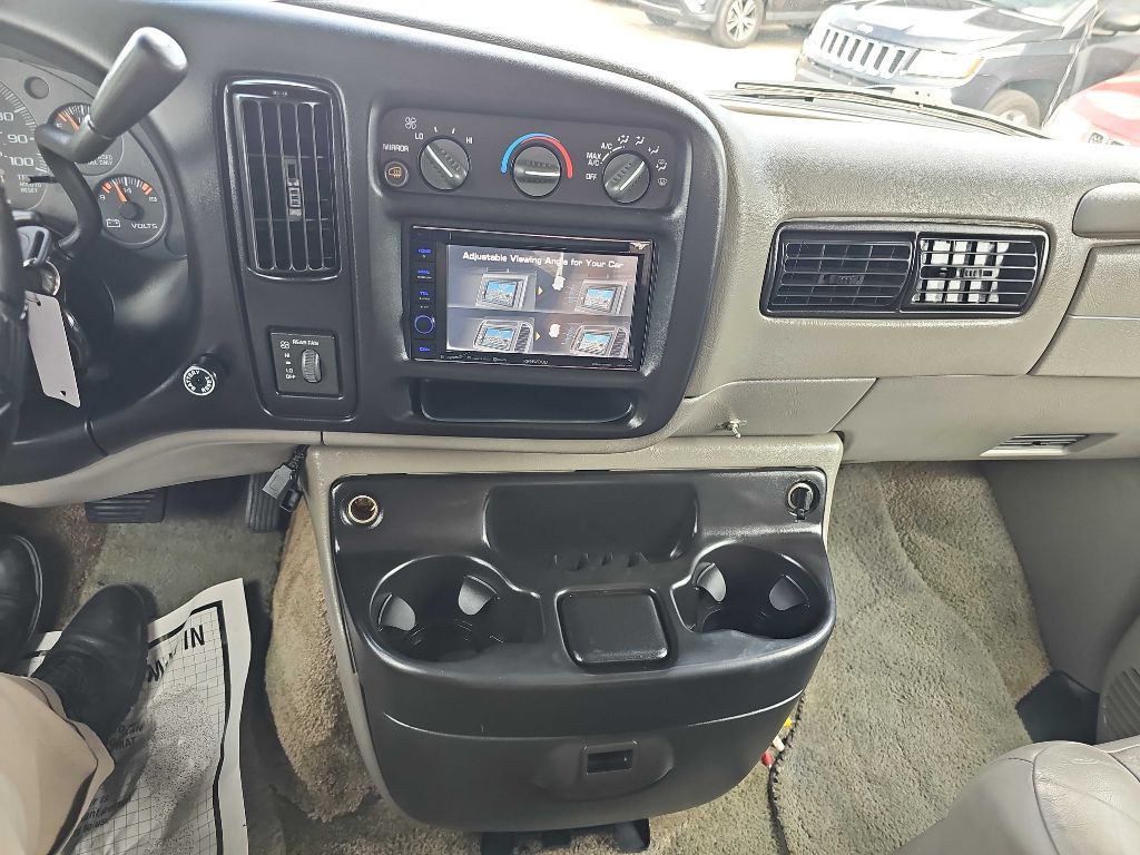 2001 Chevrolet Express Image 42