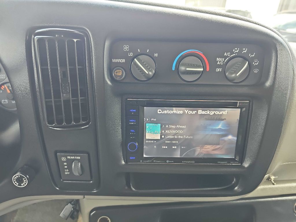 2001 Chevrolet Express Image 43