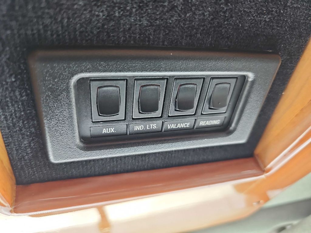 2001 Chevrolet Express Image 46