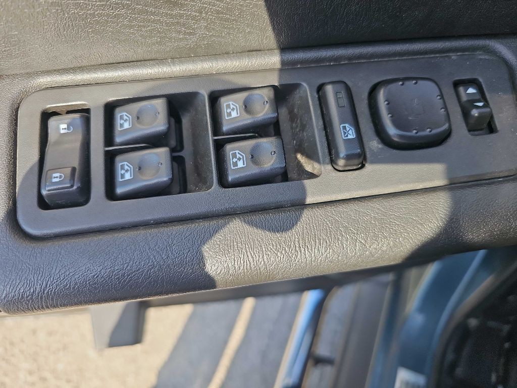 2005 HUMMER H2 Image 34