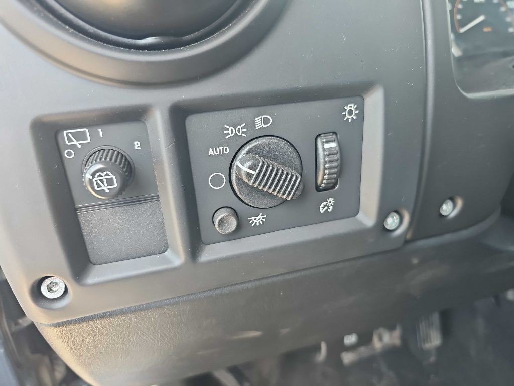 2005 HUMMER H2 Image 35