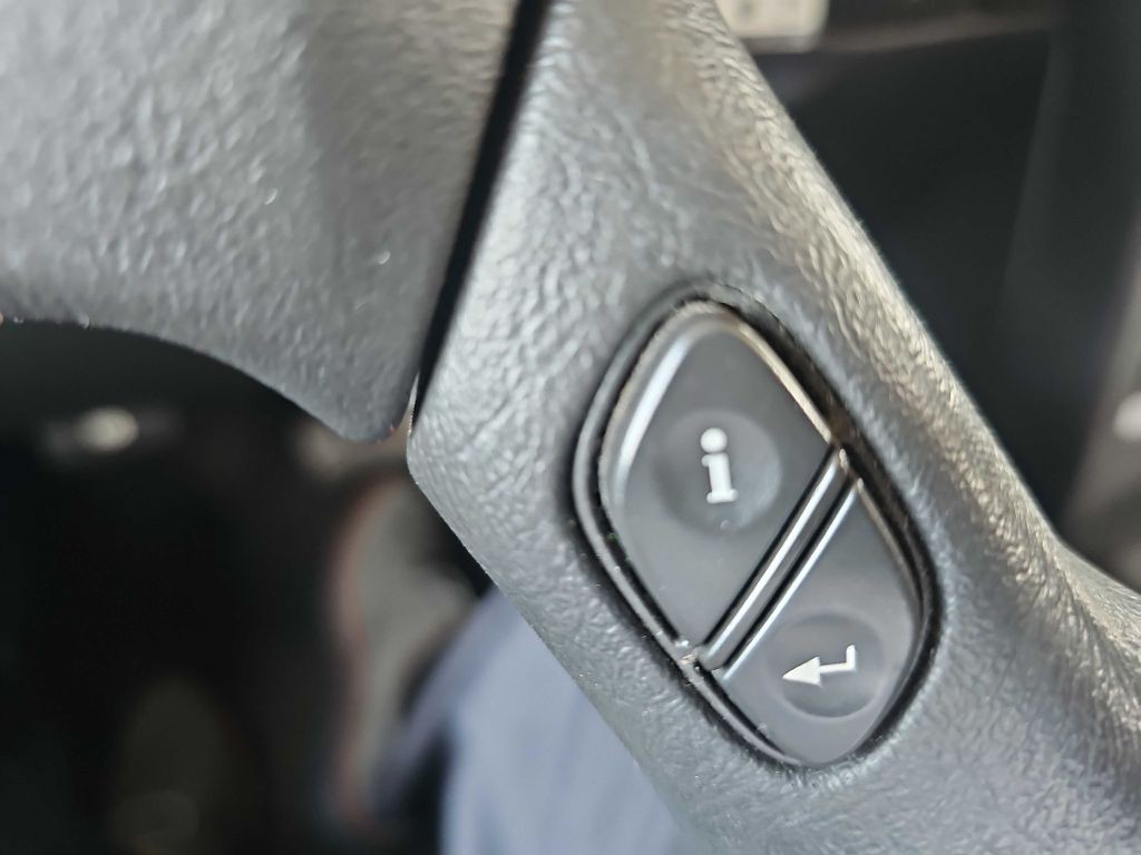 2005 HUMMER H2 Image 40