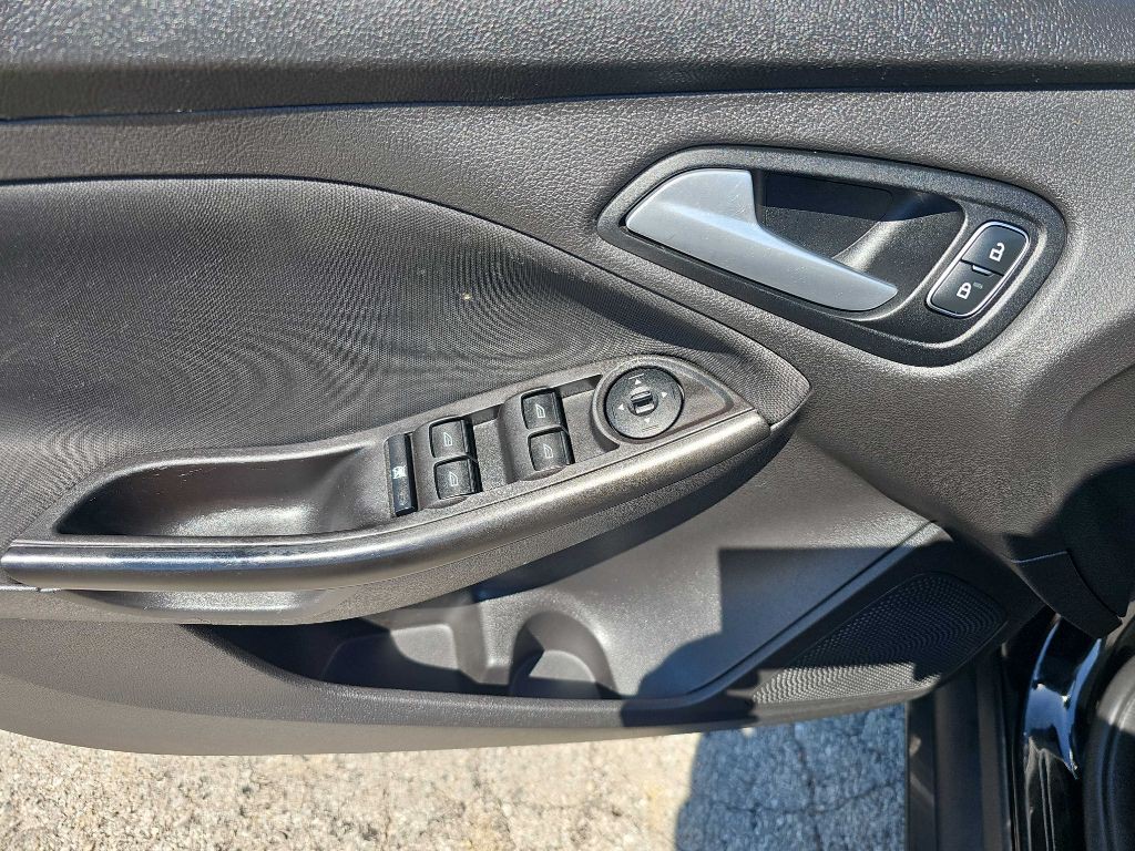 2018 Ford Focus Image 37