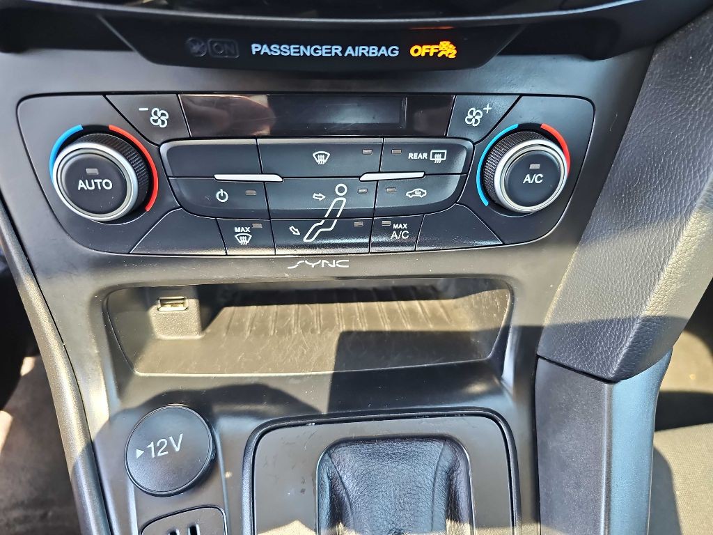 2018 Ford Focus Image 50