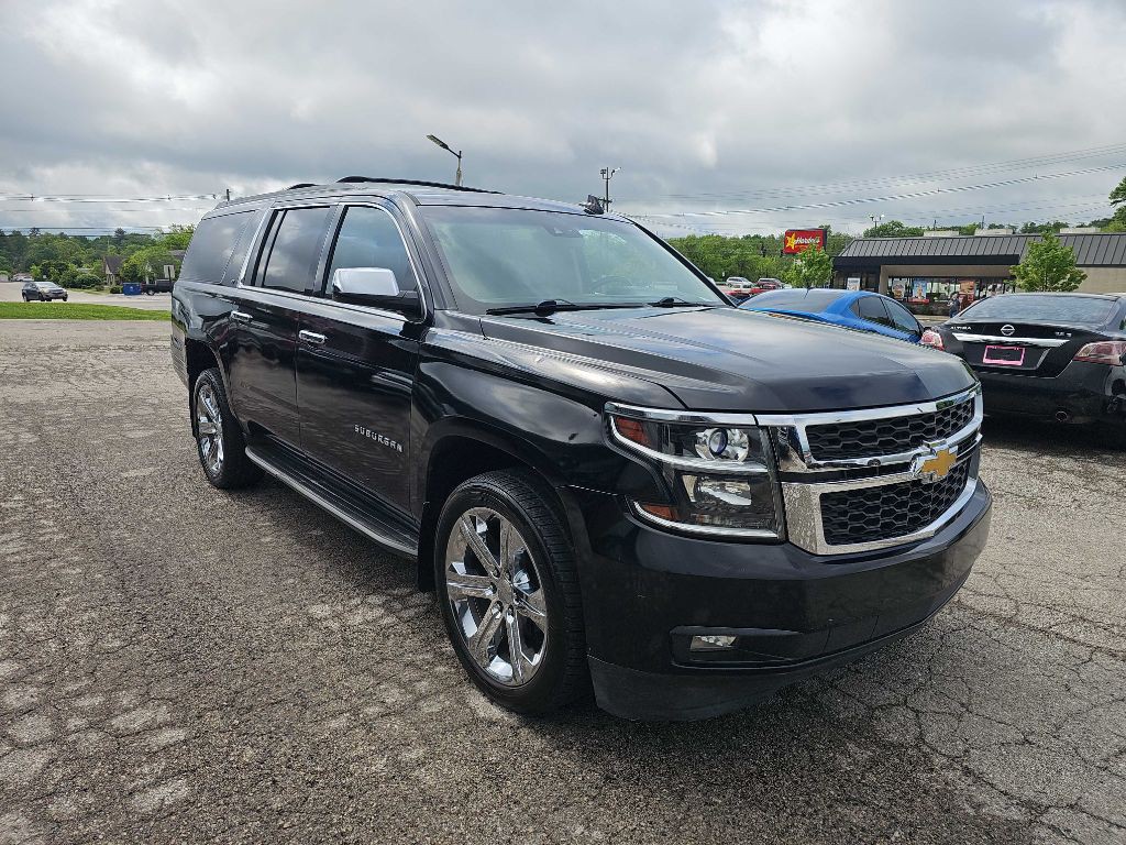 2015 Chevrolet Suburban Image 3