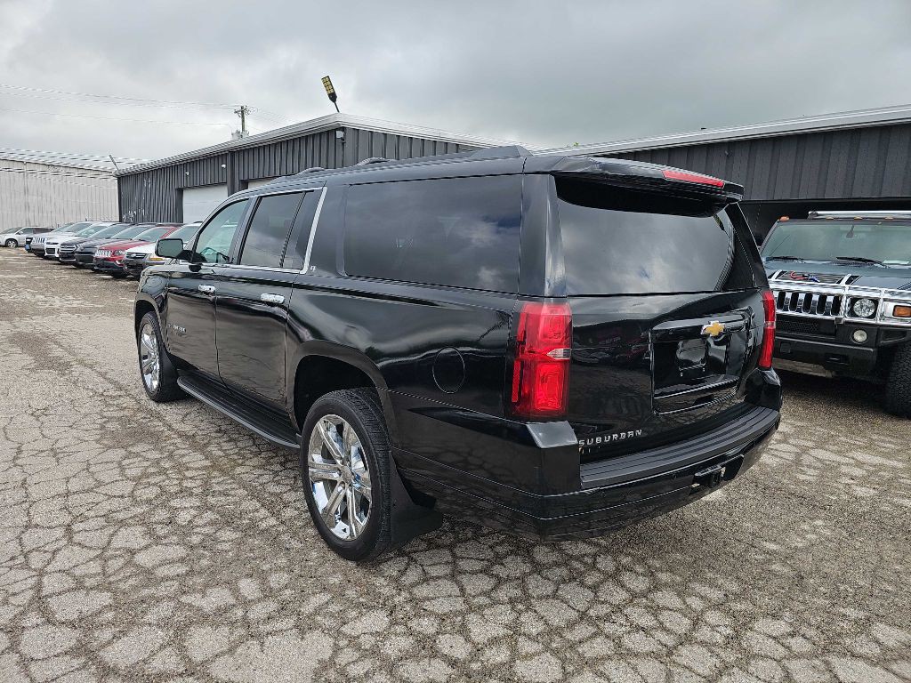 2015 Chevrolet Suburban Image 4