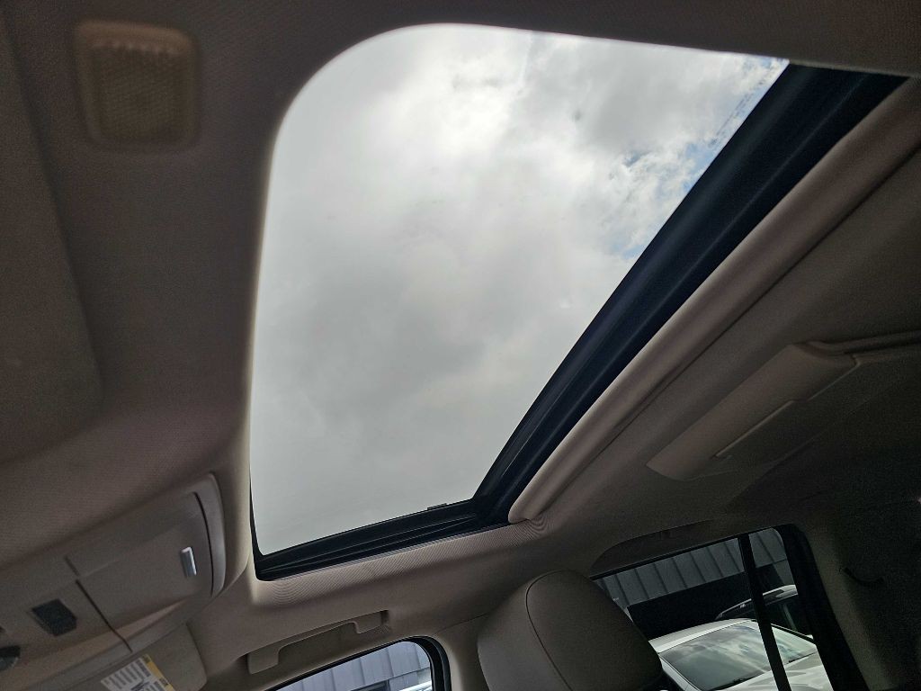 2015 Chevrolet Suburban Image 15