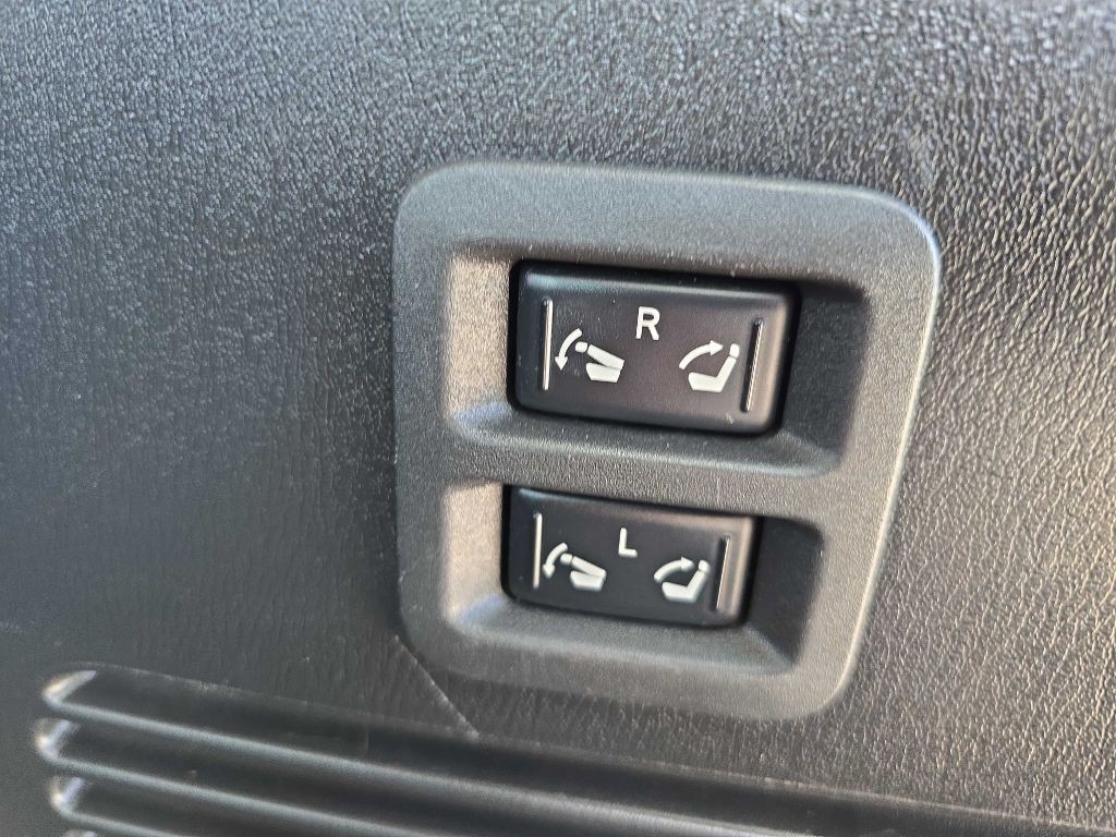 2018 Nissan Armada Image 38