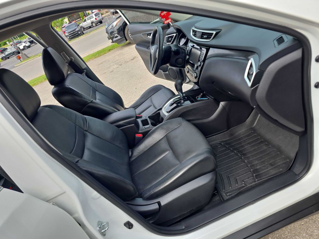 2015 Nissan Rogue Image 25