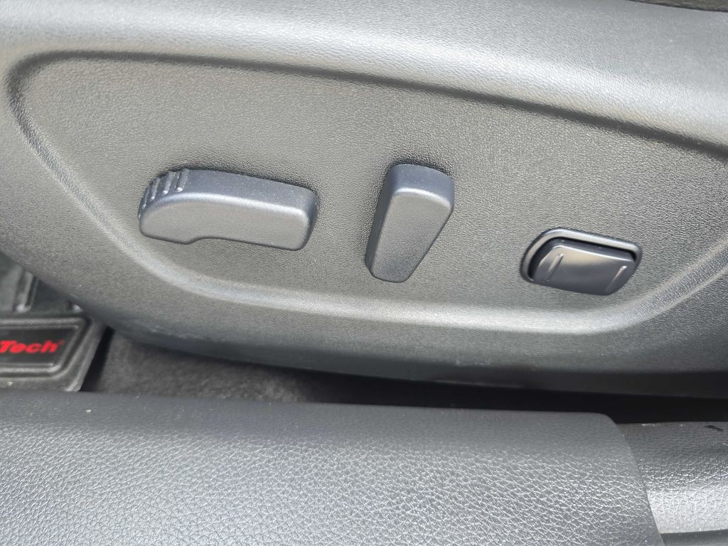 2015 Nissan Rogue Image 38