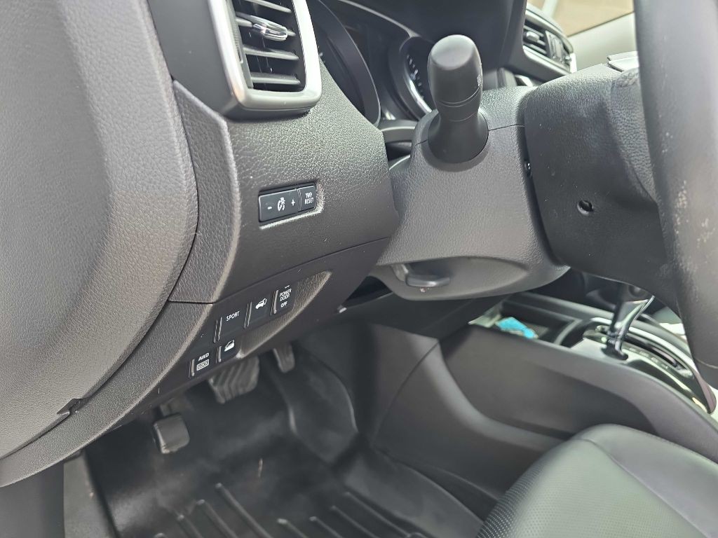 2015 Nissan Rogue Image 41