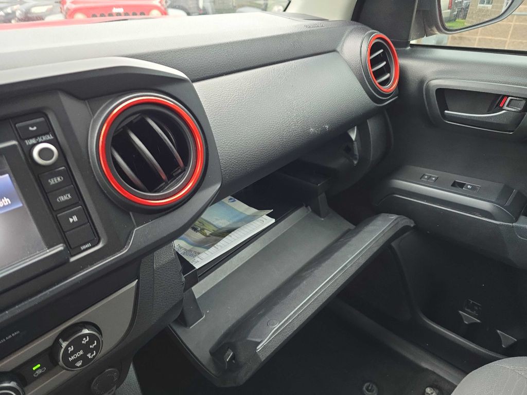 2019 Toyota Tacoma Image 24