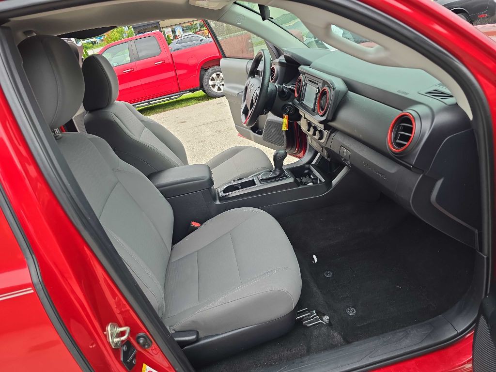 2019 Toyota Tacoma Image 34