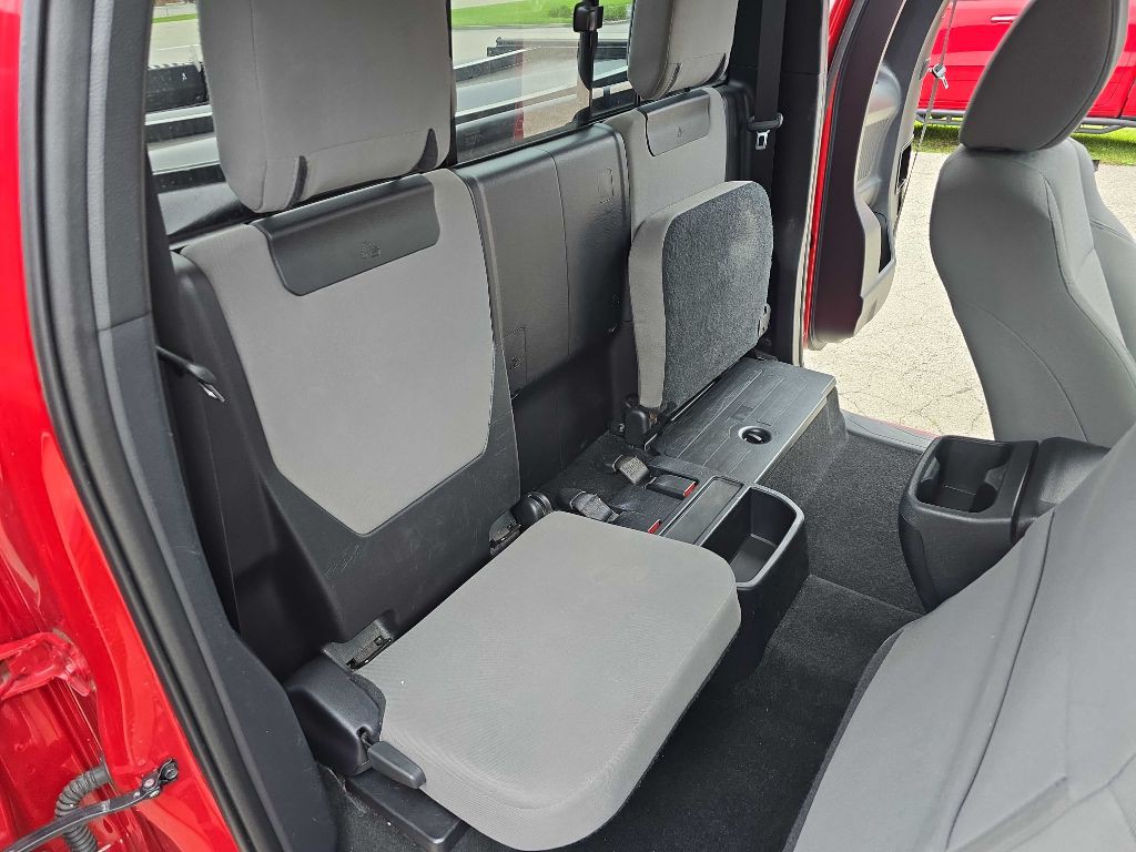 2019 Toyota Tacoma Image 38